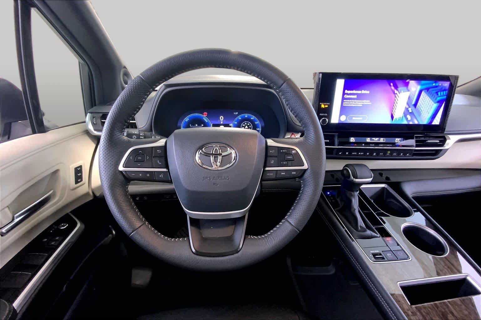 Used 2025 Wind Chill Pearl Toyota Platinum image 5