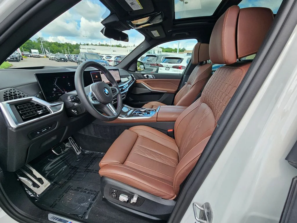 Used 2026 Mineral White Metallic BMW M60i image 16
