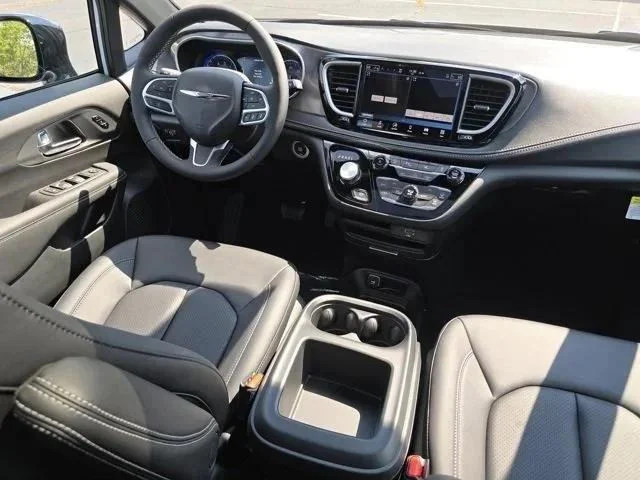 2026 Chrysler Pacifica Select - Photo 29