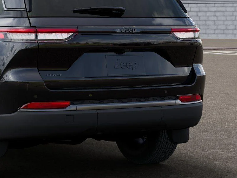 Used 2026 Diamond Black Crystal Pearlcoa Jeep Laredo image 15