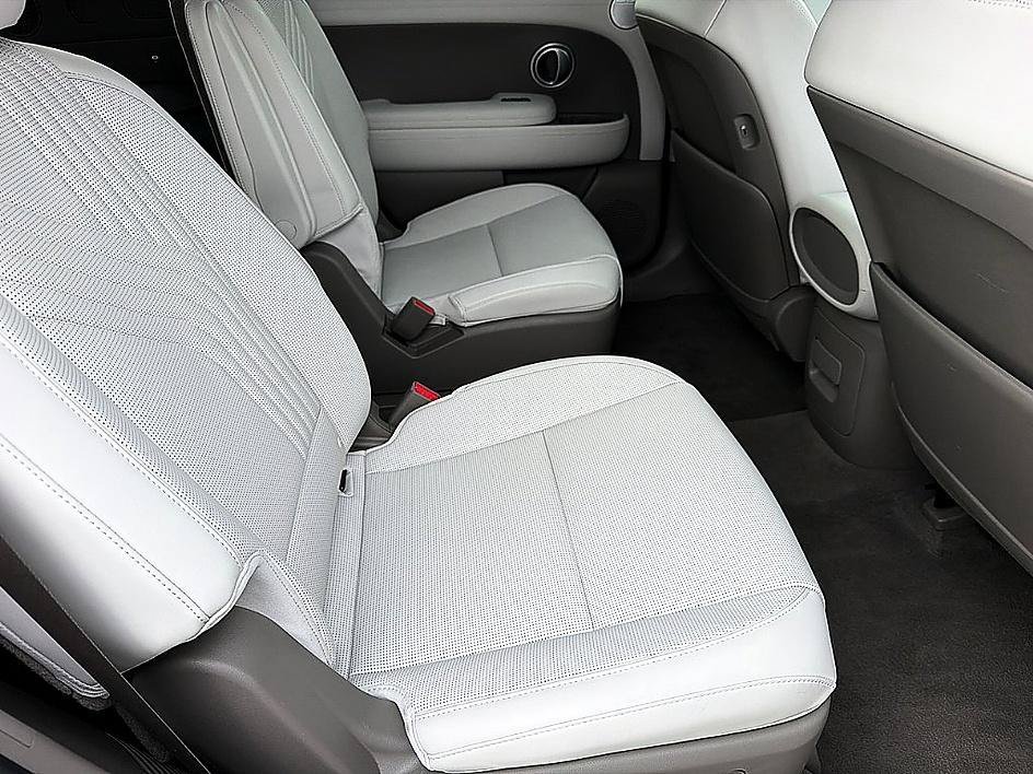 Used 2026 Creamy White Pearl Hyundai SEL 7P image 22