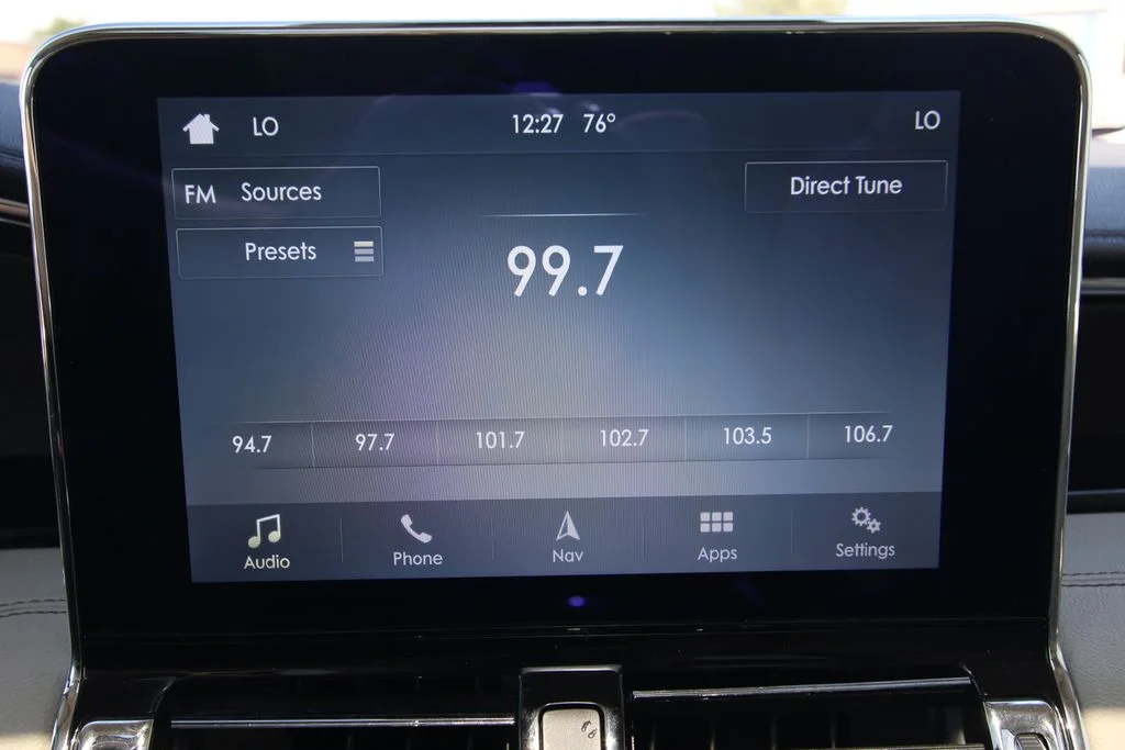 Used 2019 White Platinum Tri-Coat Metallic Lincoln Reserve image 37
