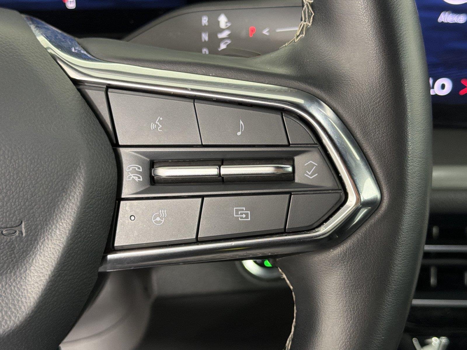 Used 2024 Summit White Chevrolet LT image 27