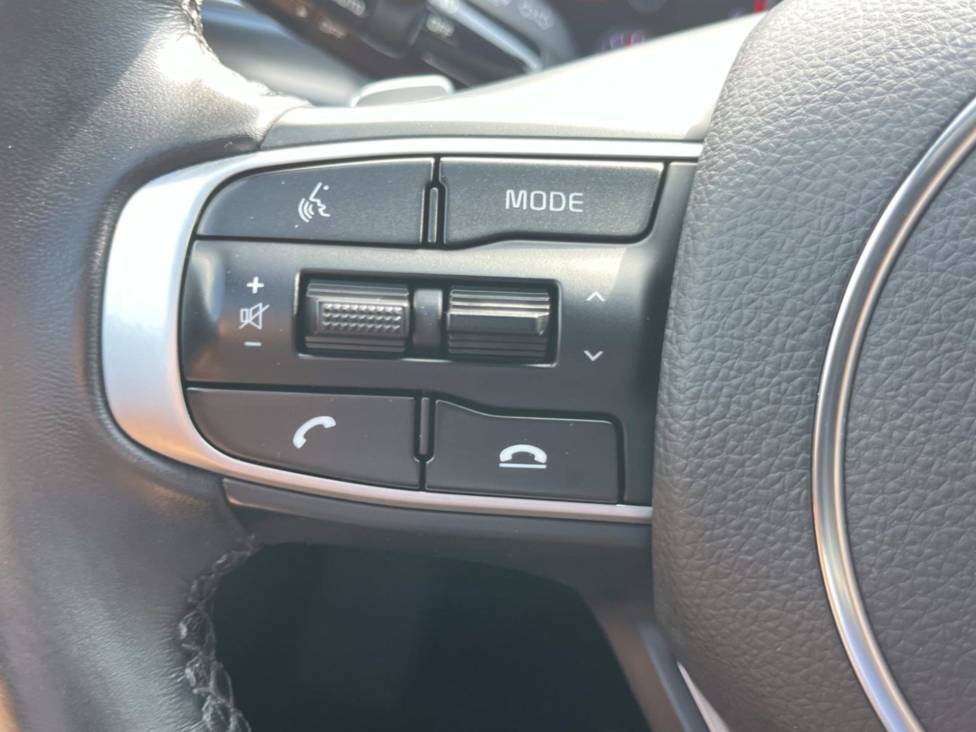 Used 2024 Wolf Gray Kia GT image 31