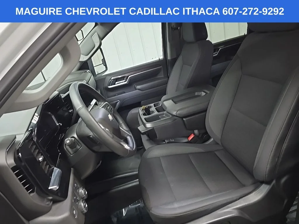 Used 2025 White Chevrolet LT image 29