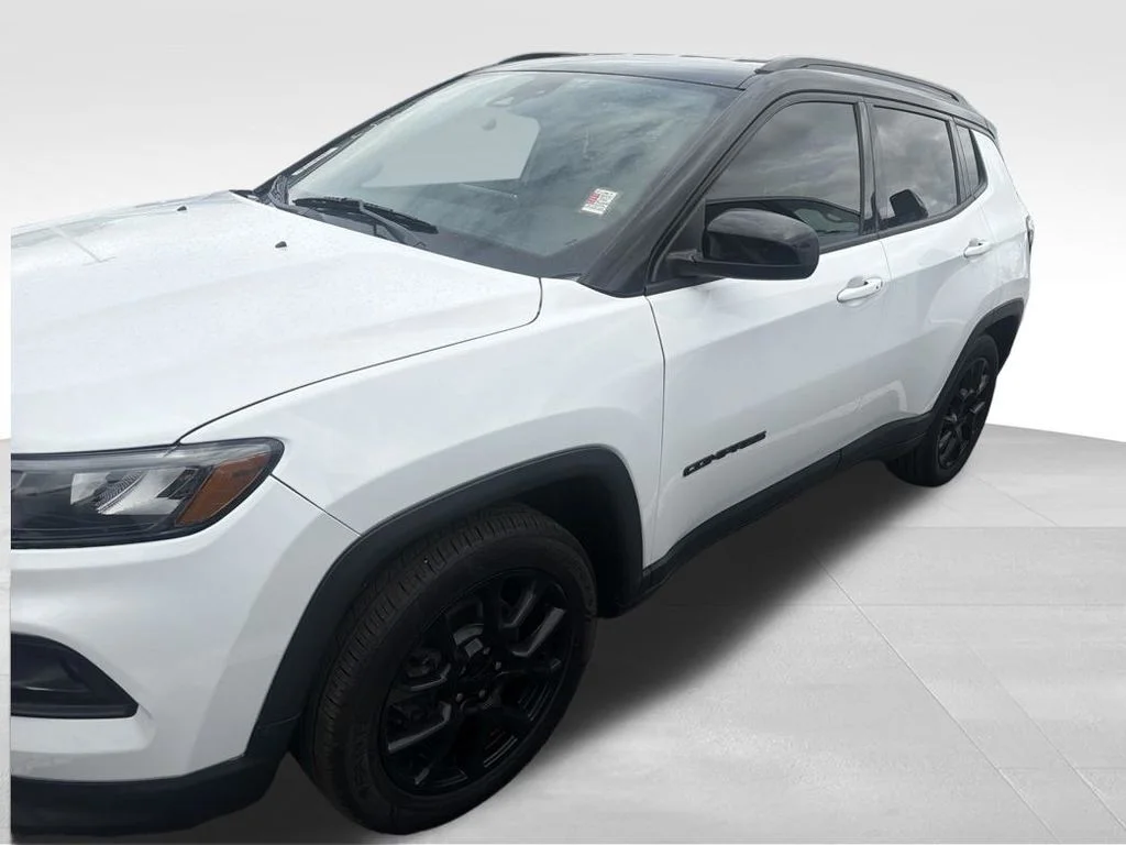 Used 2022 White Jeep Altitude image 2