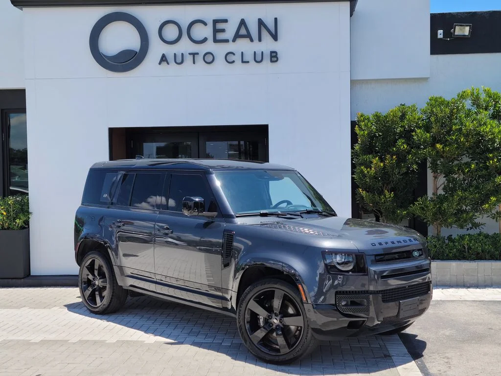 Used 2023 Gray Land Rover V8 image 2