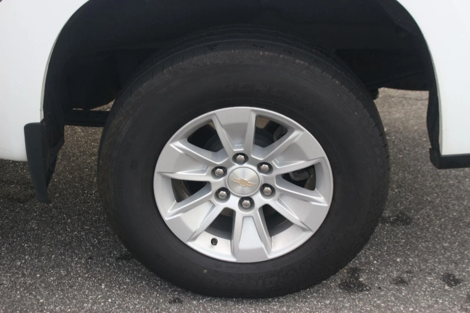 Used 2025 Summit White Chevrolet LT image 40