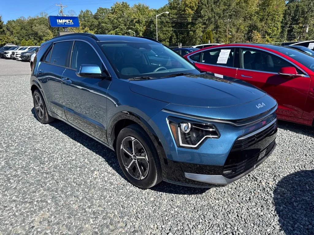 Used 2025 Blue Kia SX image 2