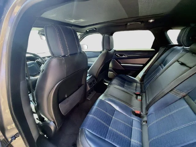 Used 2019  Land Rover R-Dynamic HSE image 25