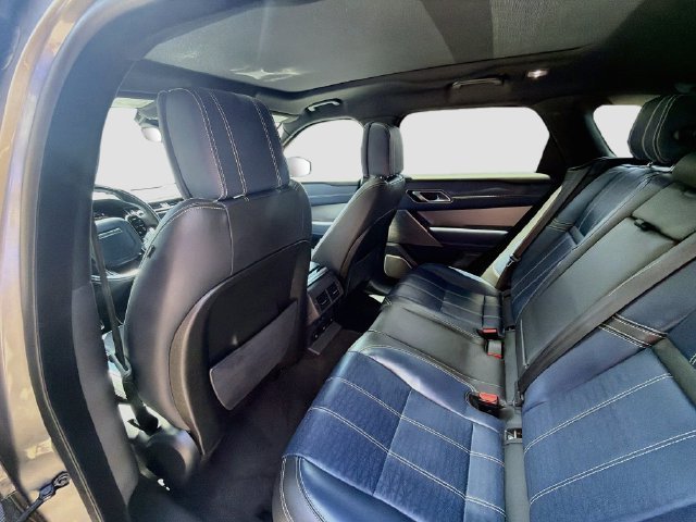 Used 2019 Silicon Silver Premium Metallic Land Rover R-Dynamic HSE image 25