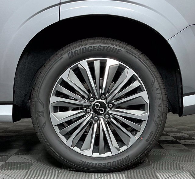 New 2027 Silver INFINITI LUXE image 9
