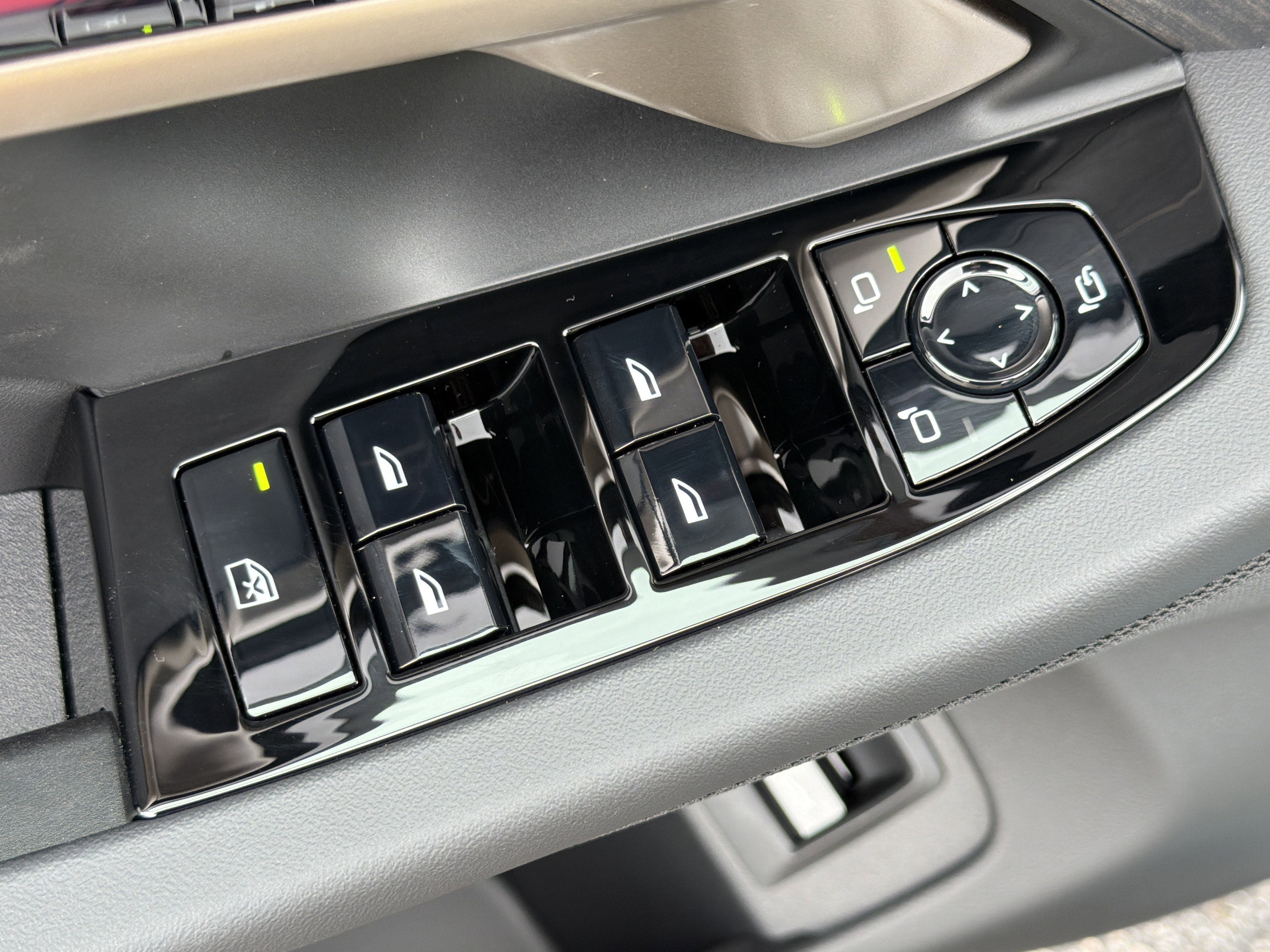 New 2027 Carbon Black Metallic BMW 530i image 19
