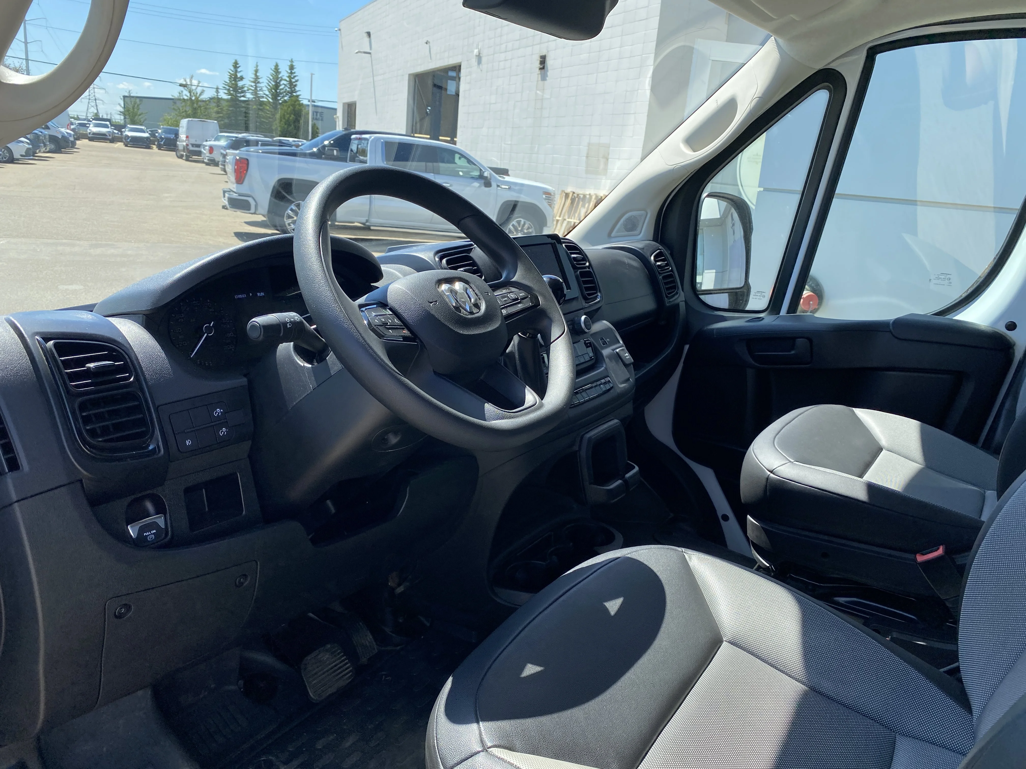 Used 2025 White Ram Tradesman 2500 High Roof 136 WB * RADAR CRUISE * APPLE CARPLAY/ANDROID AUTO * image 10
