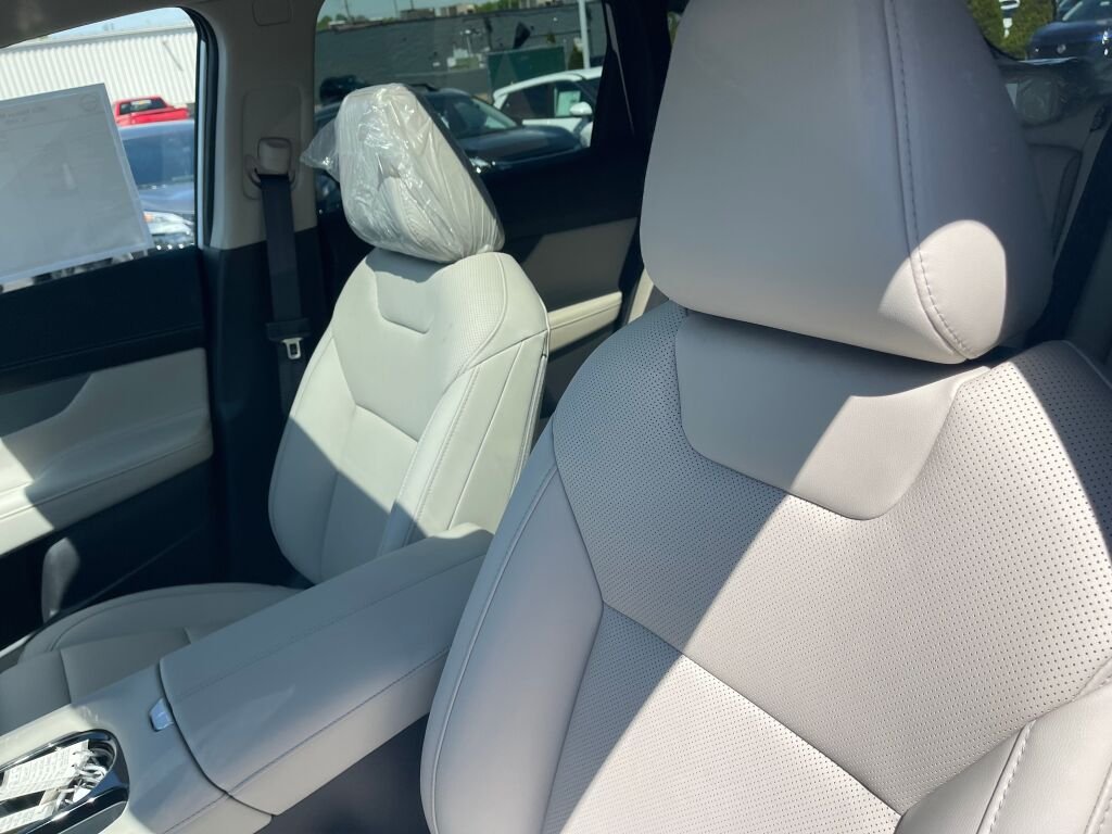 New 2026 Everest White Pearl Tricoat Nissan SL image 9
