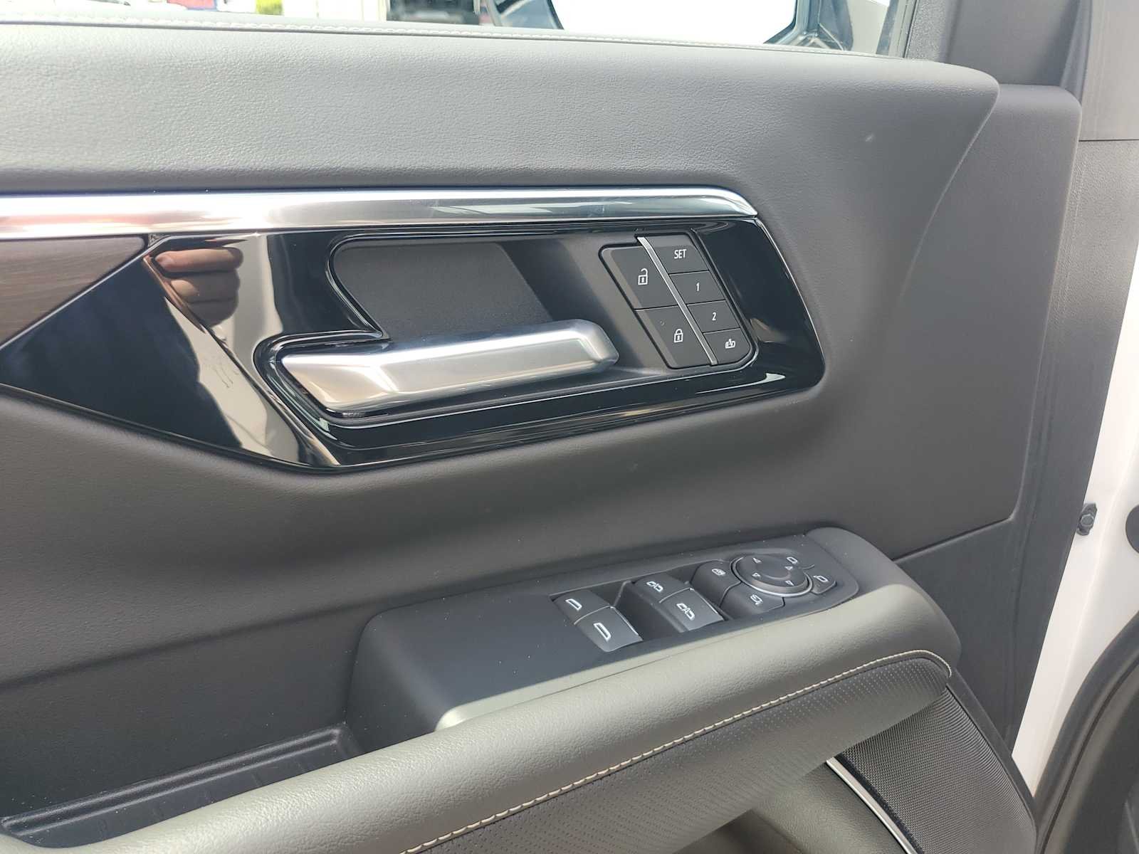 2025 Chevrolet Suburban Premier - Photo 19