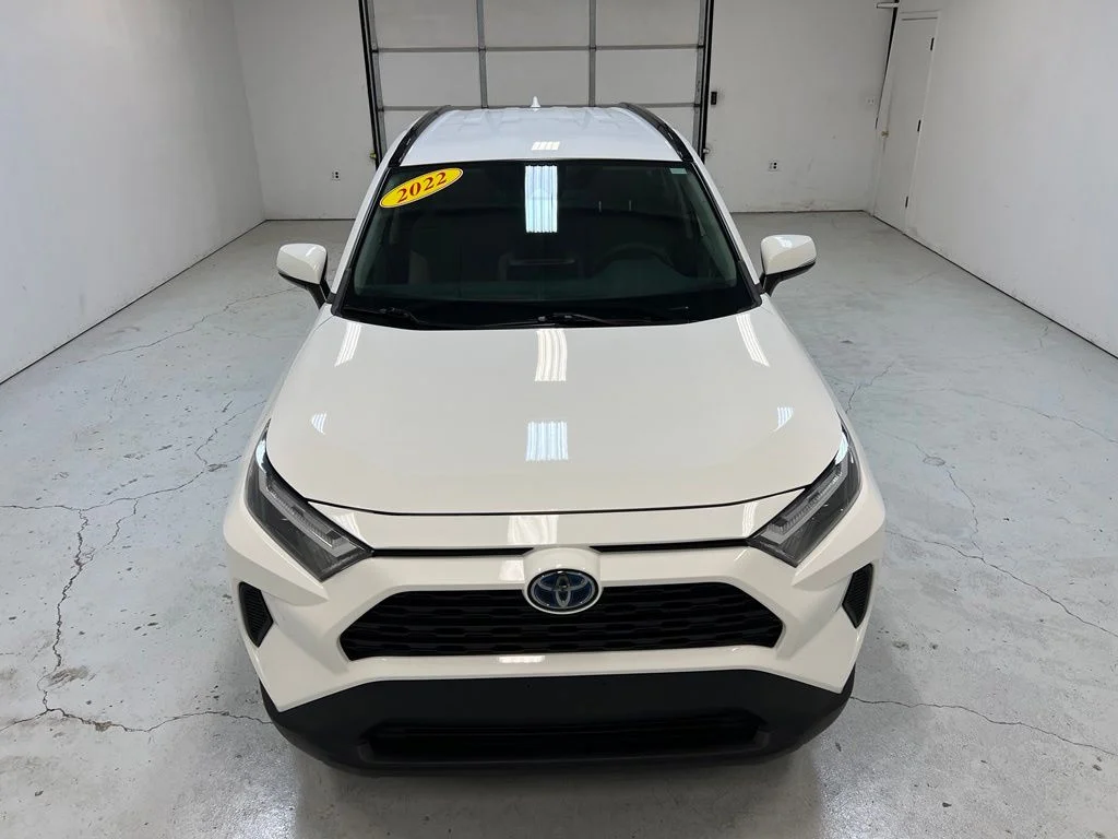 Used 2022 White Toyota XLE image 7