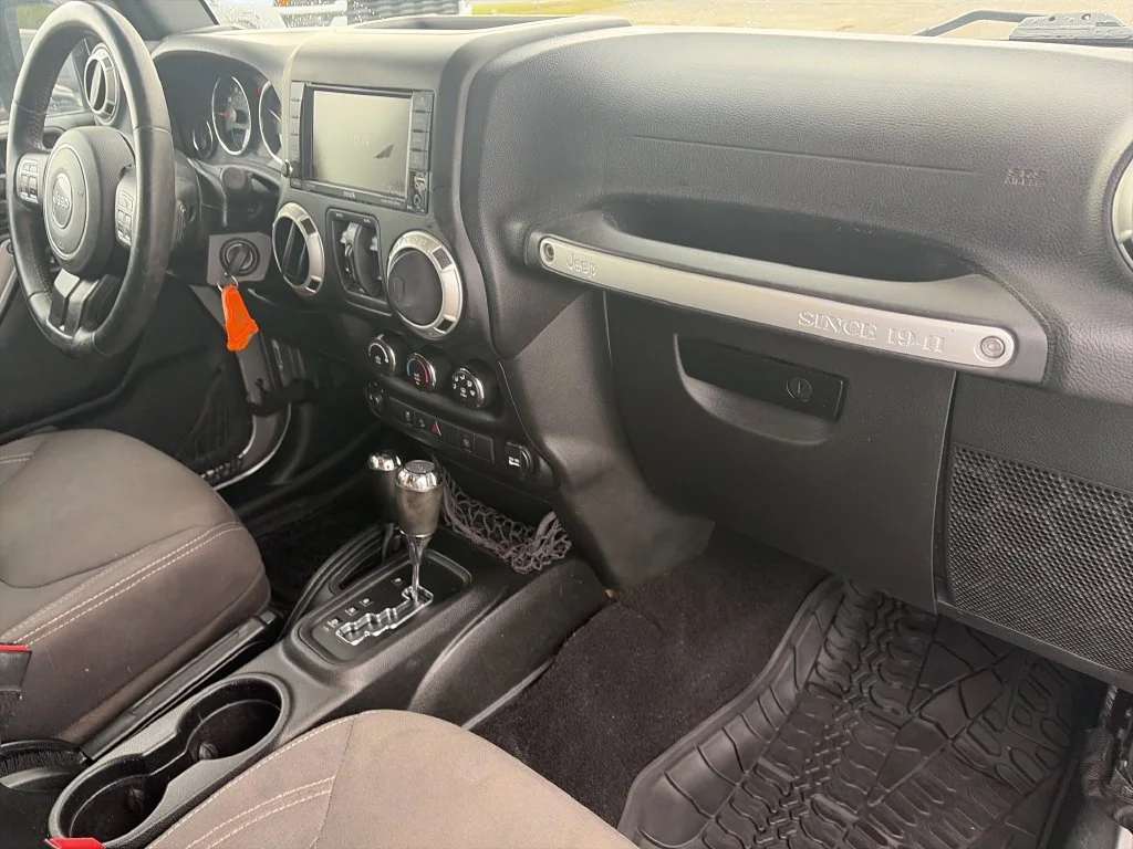 Used 2017 Silver Jeep Unlimited Sahara image 28