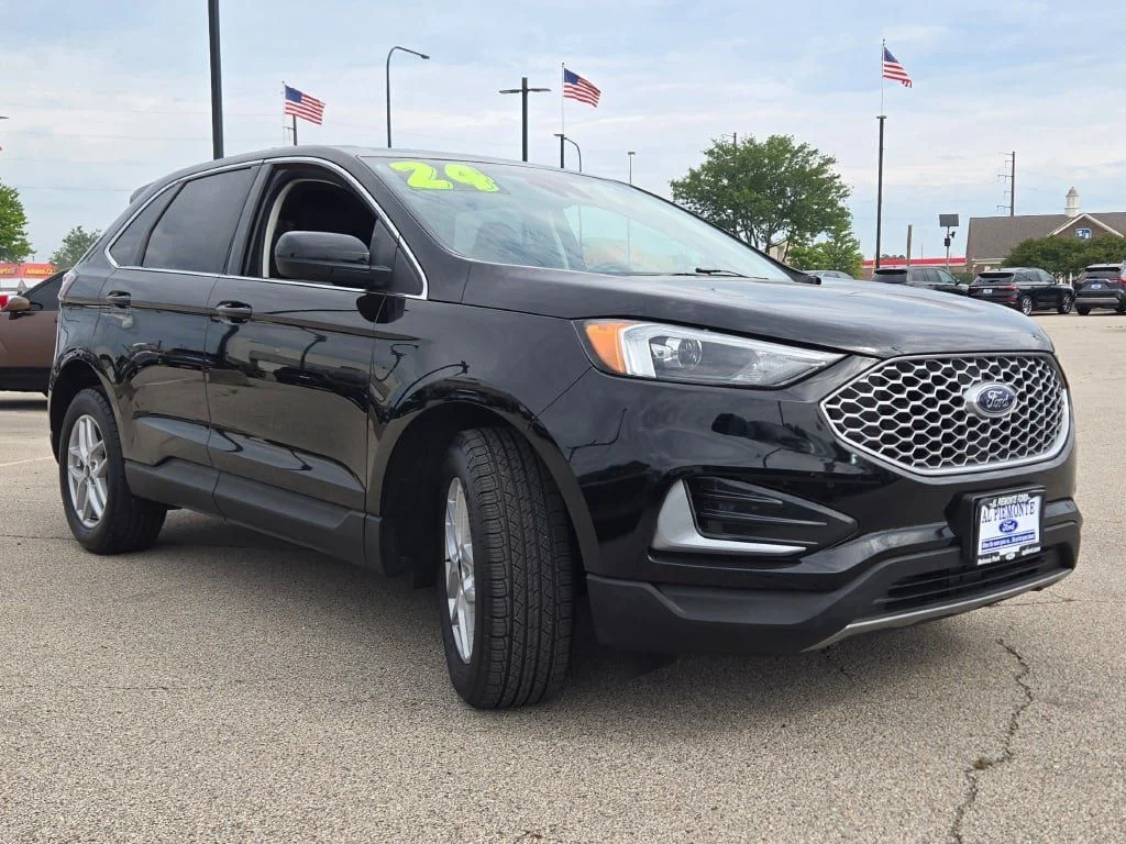 Used 2024 Black Metallic Ford SEL image 5