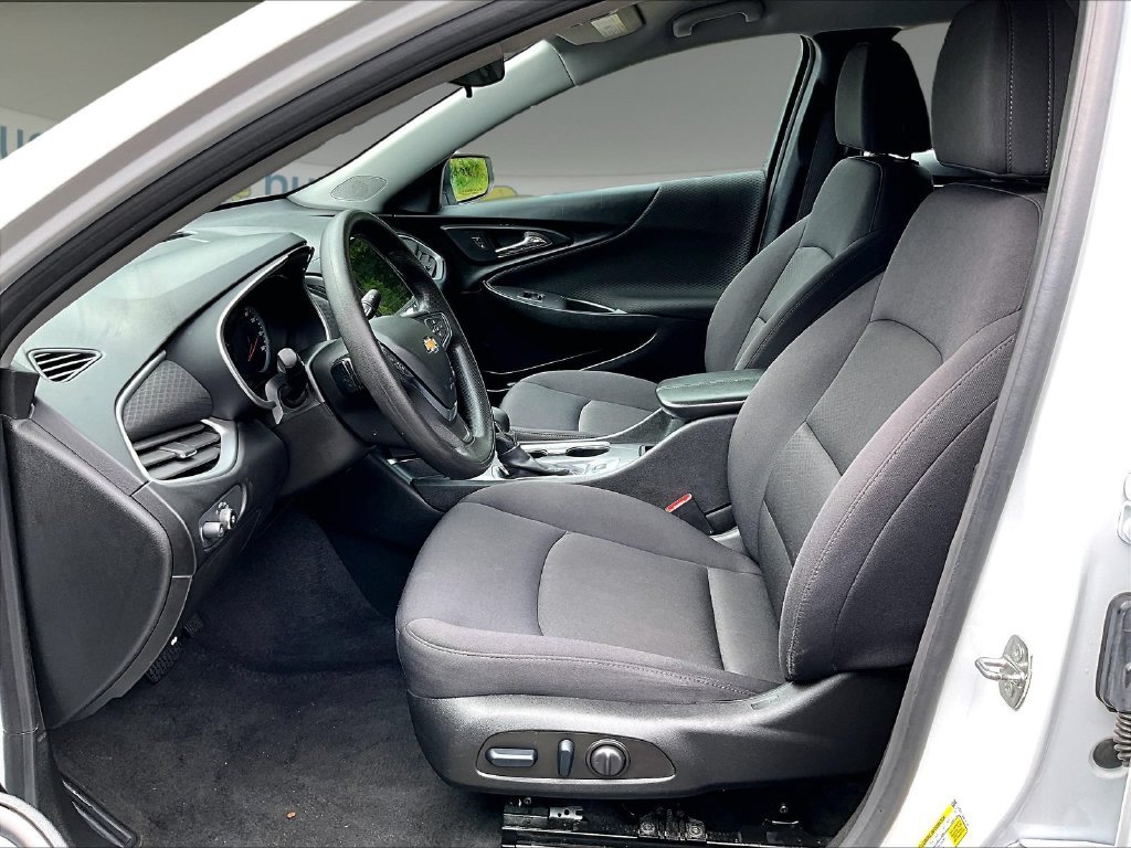 Used 2024 White Chevrolet LT image 10