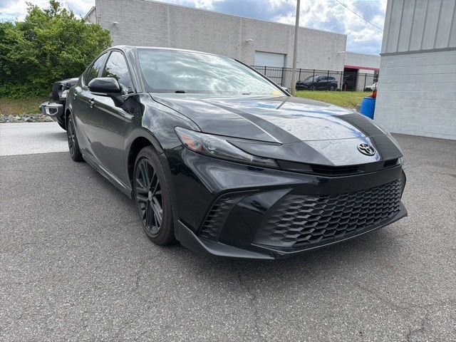 2025 Toyota Camry SE Hybrid's photo
