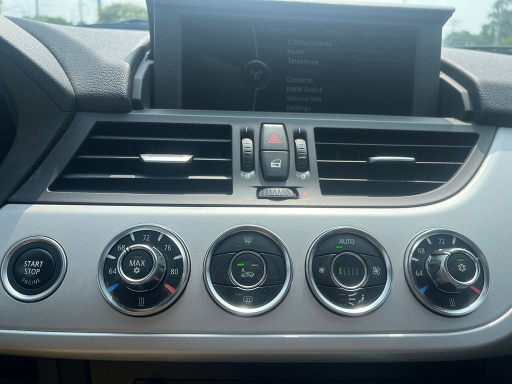 Used 2009 Black BMW sDrive30i image 17
