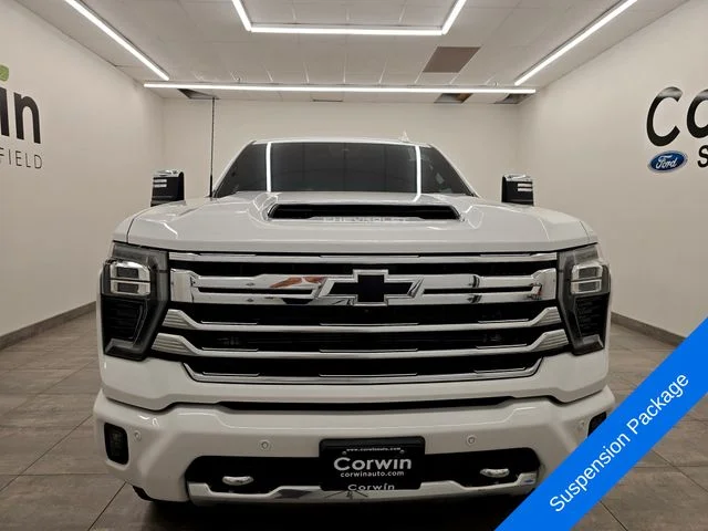 Used 2025 Summit White Chevrolet High Country image 8