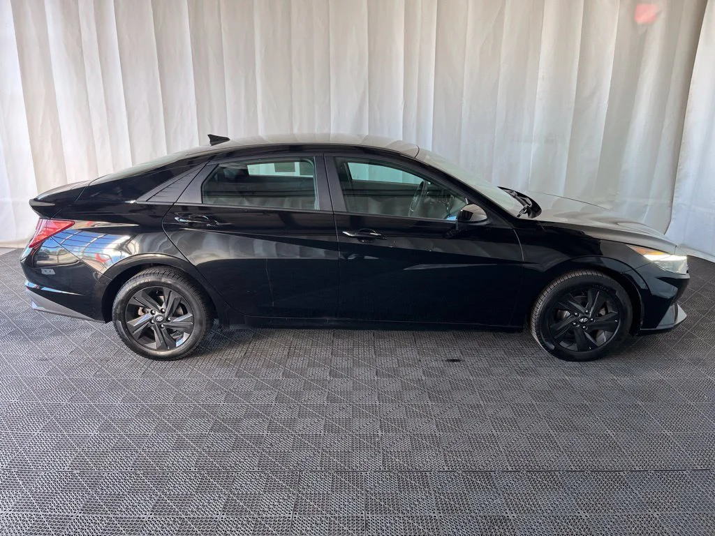 Used 2021 Black Hyundai SEL image 2