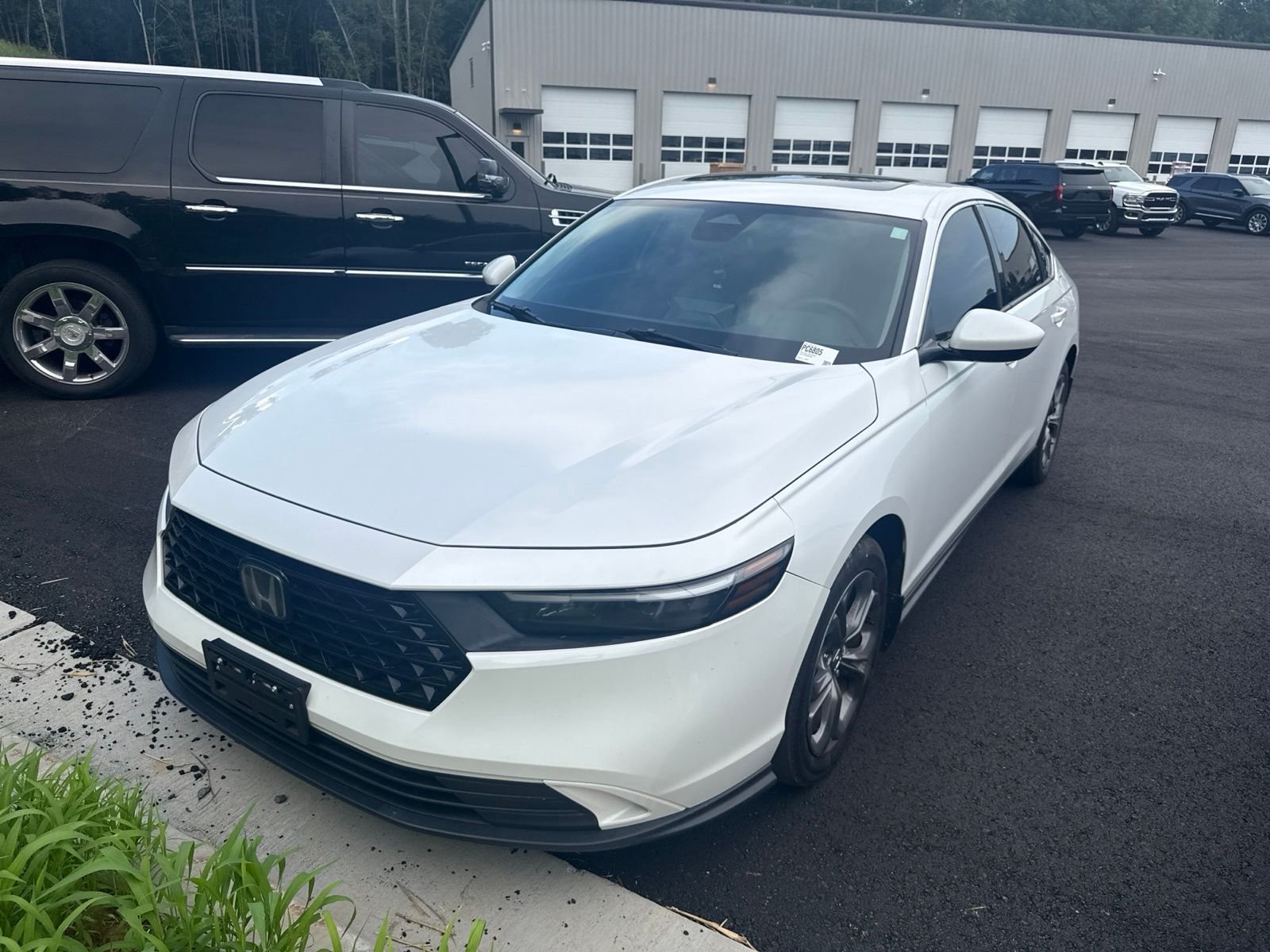 Used 2024  Honda EX image 3