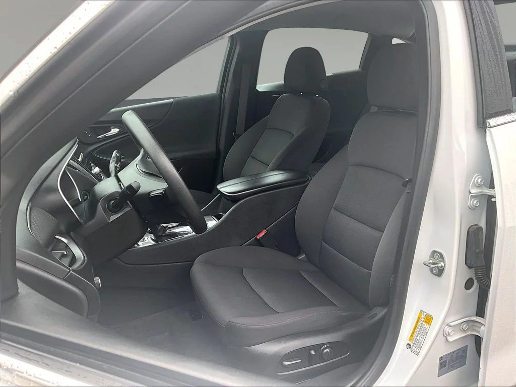 Used 2024 White Chevrolet LT image 23