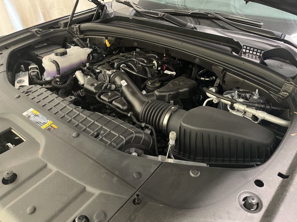 Used 2025 Baltic Gray Metallic Clearcoat Jeep Laredo X image 26