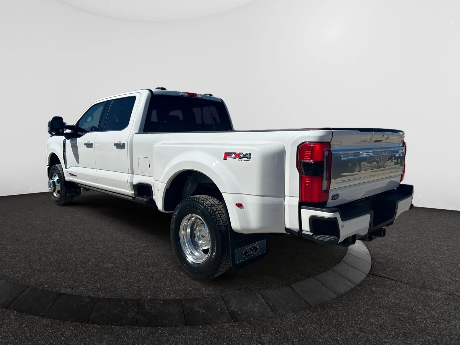 New 2026 Star White Metallic Tri-Coat Ford Platinum image 3