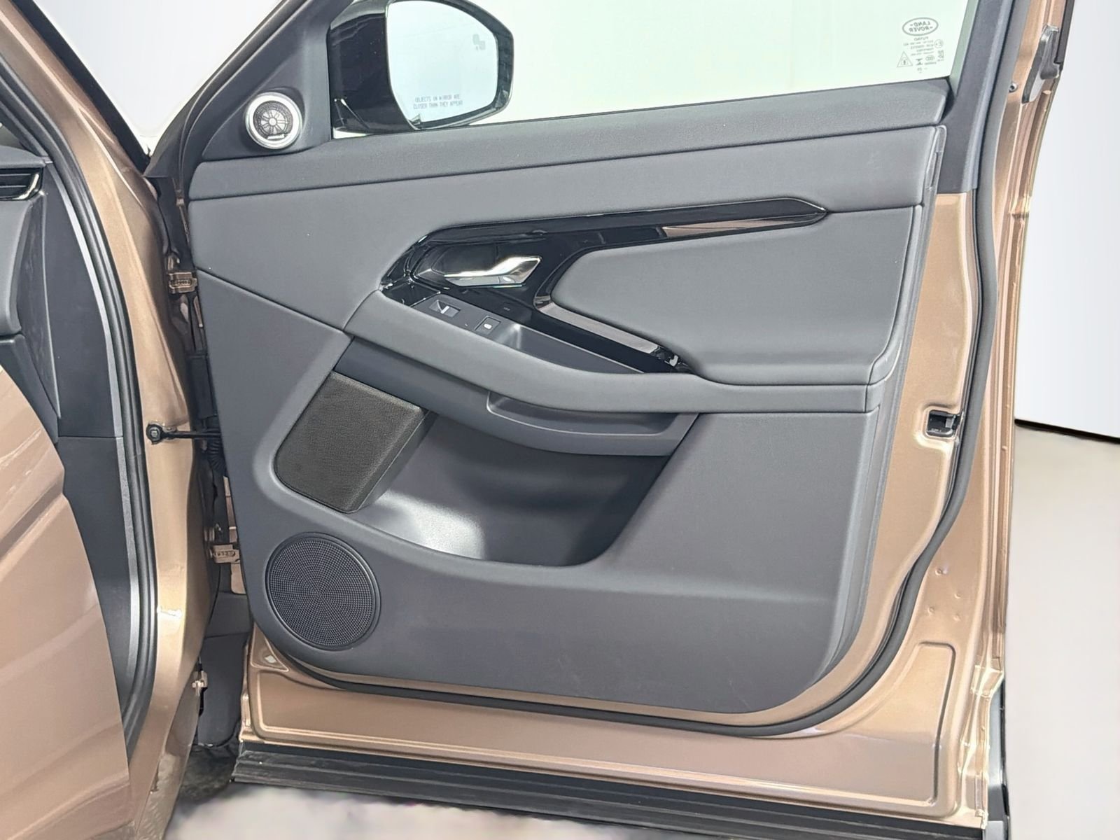 New 2026 Corinthian Bronze Land Rover Hoxton Edition image 32