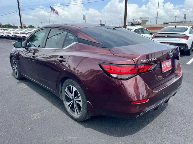 Used 2022  Nissan SV image 4