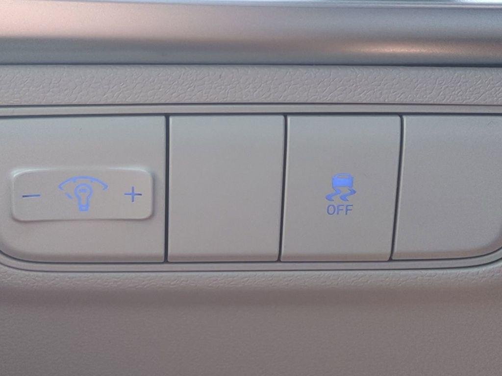 New 2026 Gray Hyundai SE FWD image 26