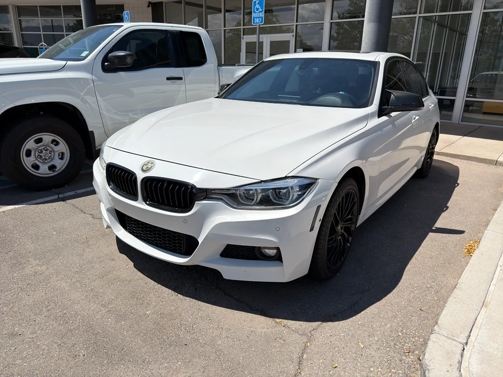 Used 2016 Alpine White BMW 328i xDrive image 1
