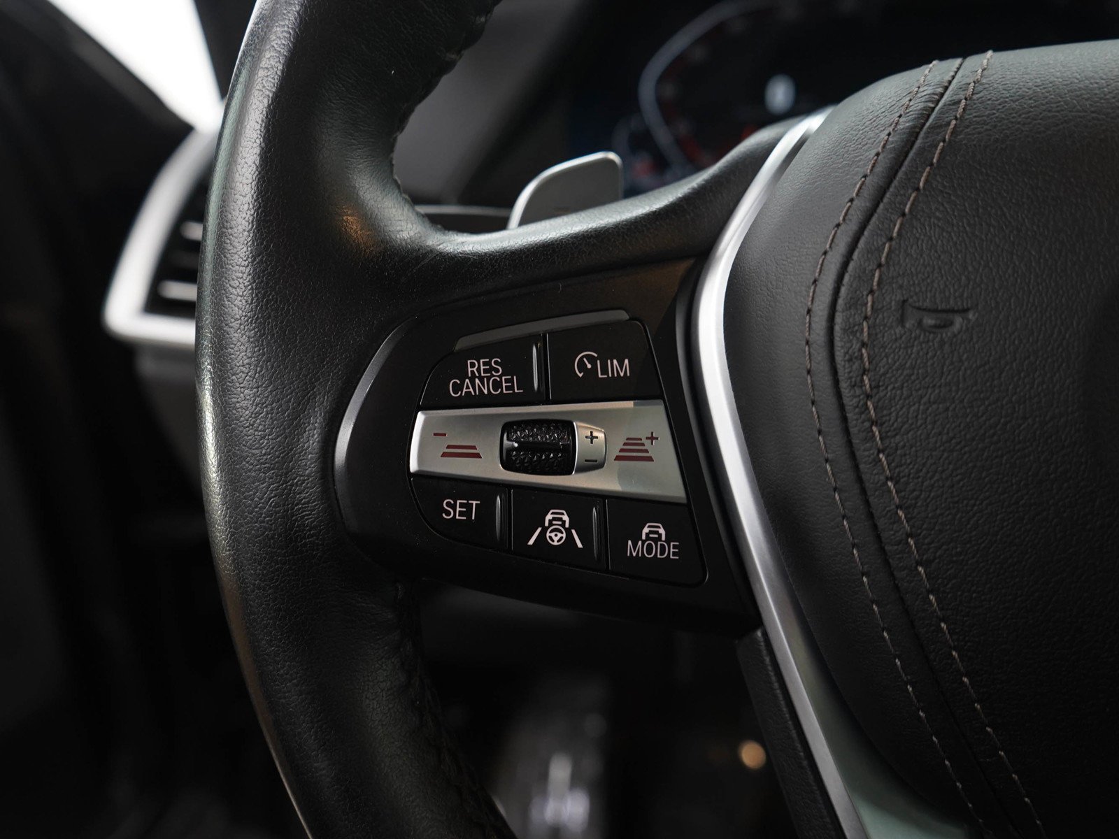 Used 2020 Black BMW xDrive40i image 28