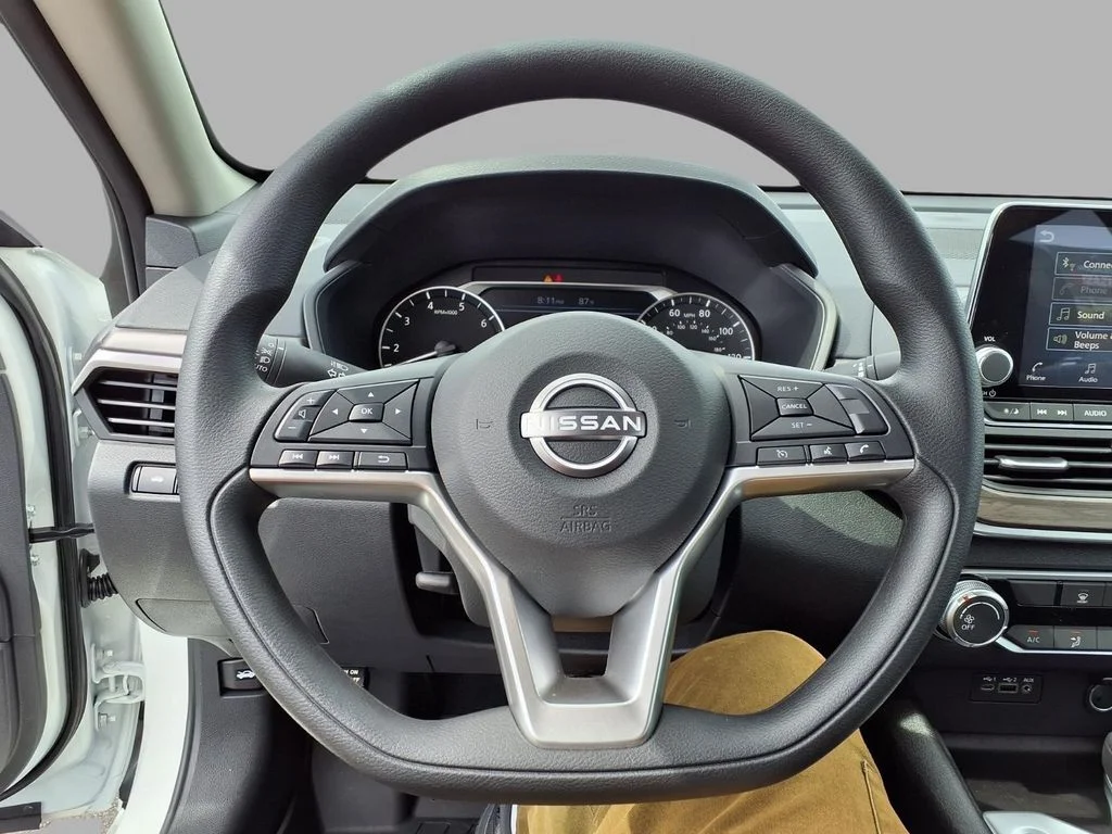 New 2026 White Nissan 2.5 SV image 15