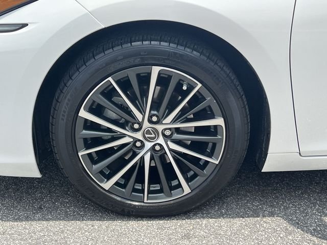 Used 2022 White Lexus 350 image 44