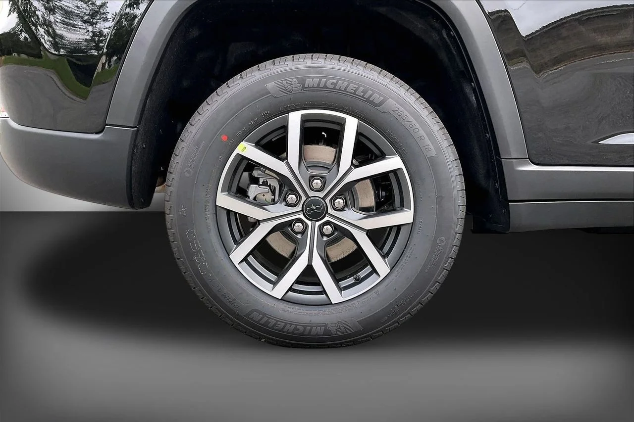 New 2027 High Gloss Black Jeep Laredo image 33