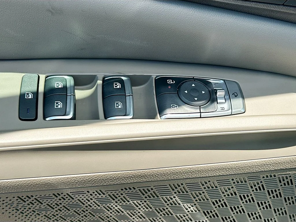 New 2026 Ivory Silver Kia EX image 18