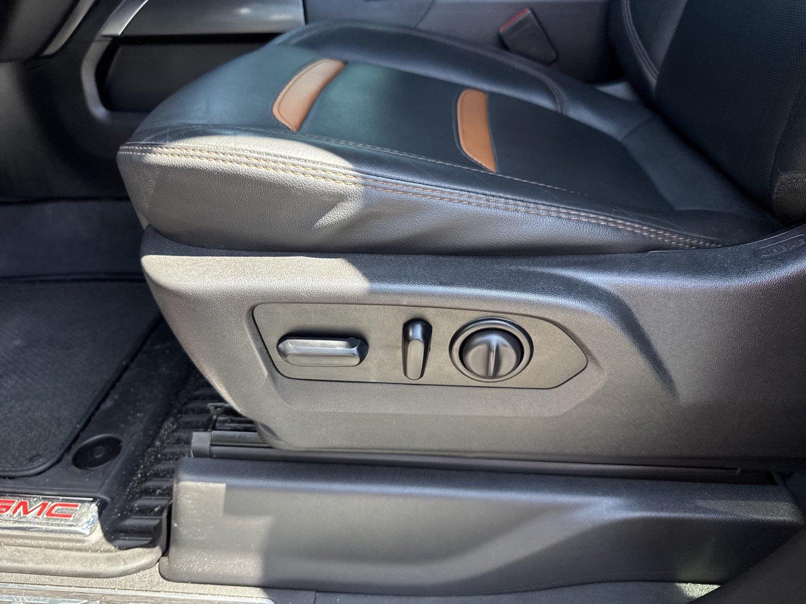 Used 2022 CAYENNE RED TINTCOAT GMC AT4 image 12