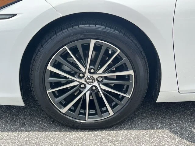 Used 2022 White Lexus 350 image 44
