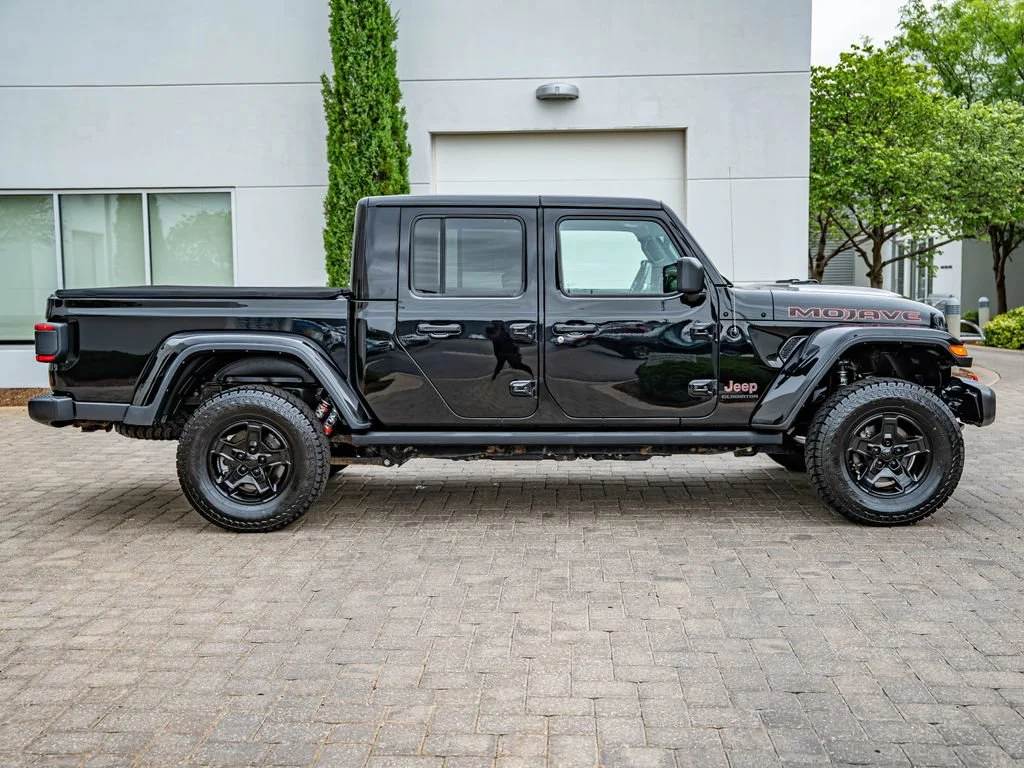 Used 2021 Black Clearcoat Jeep Mojave image 4