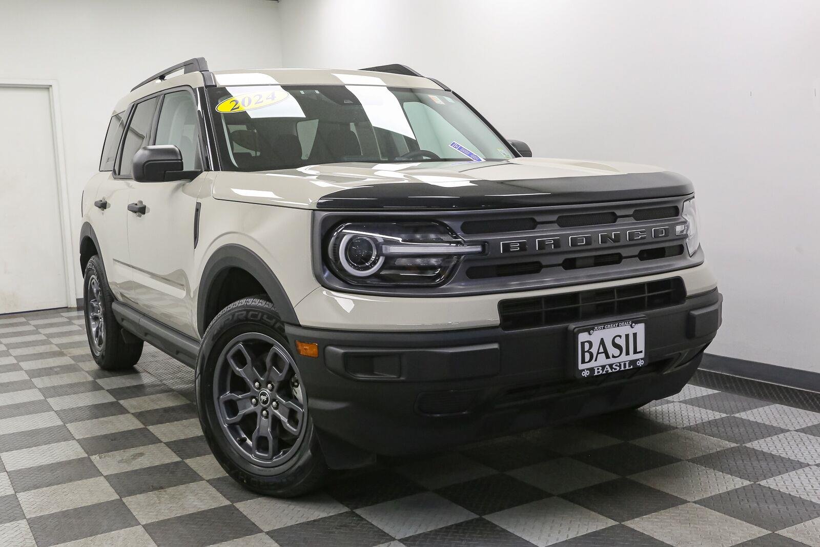 Used 2024 Desert Sand Ford Big Bend image 2