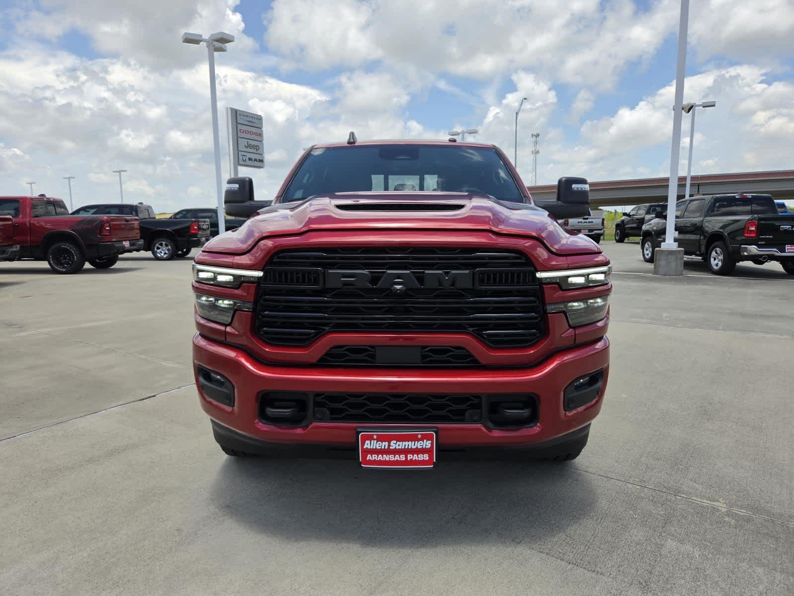 New 2026 Molten Red Pearl-Coat Exterior Paint RAM Laramie image 8