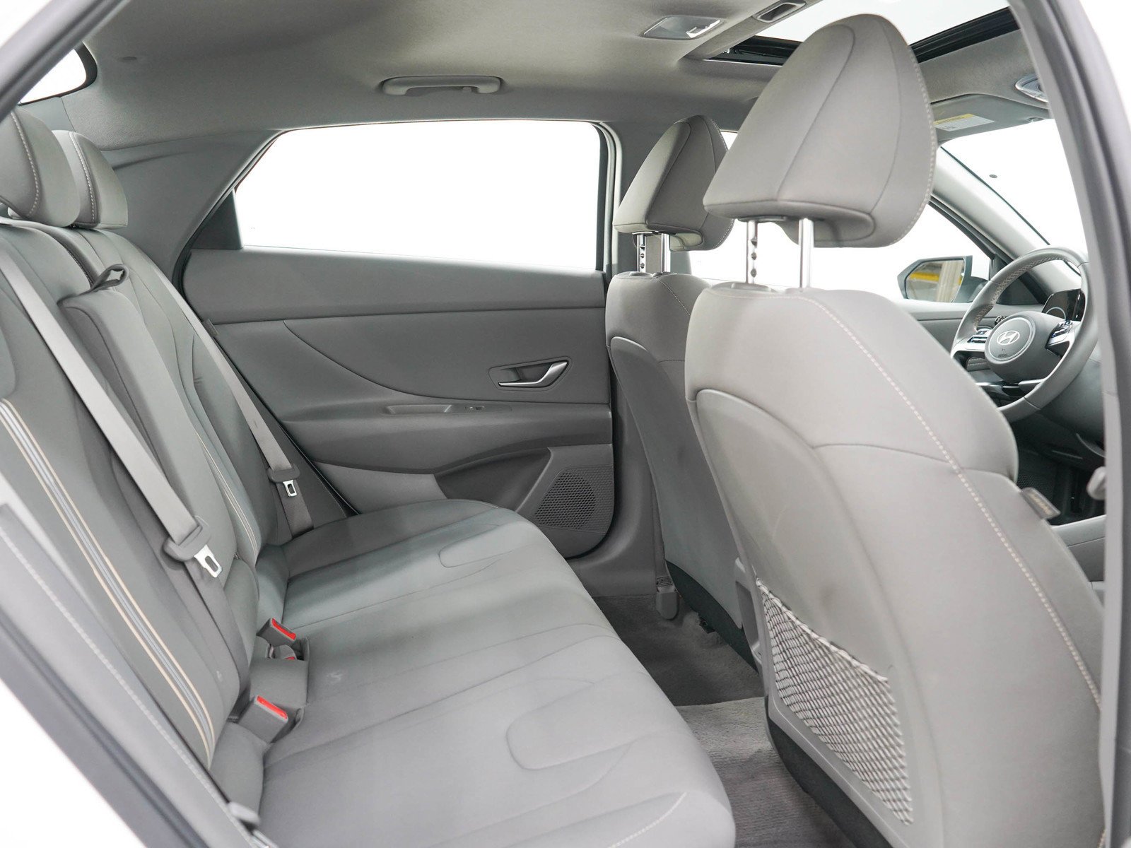 Used 2025 Serenity White Hyundai SEL Convenience IVT image 13
