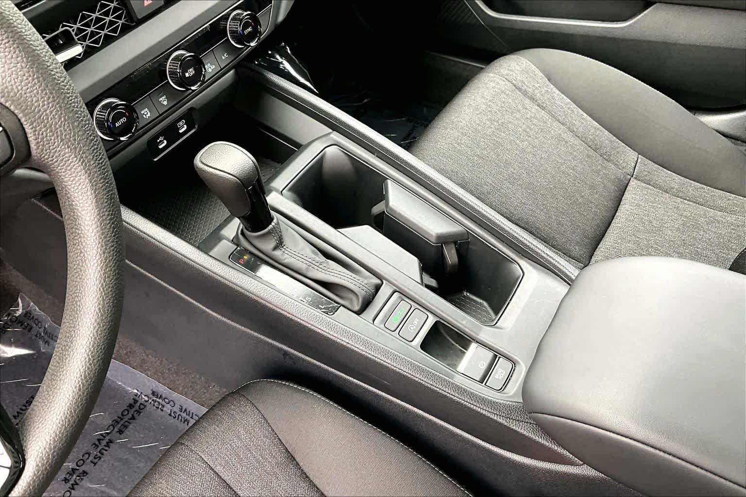 Used 2025 Solar Silver Metallic Honda SE image 16