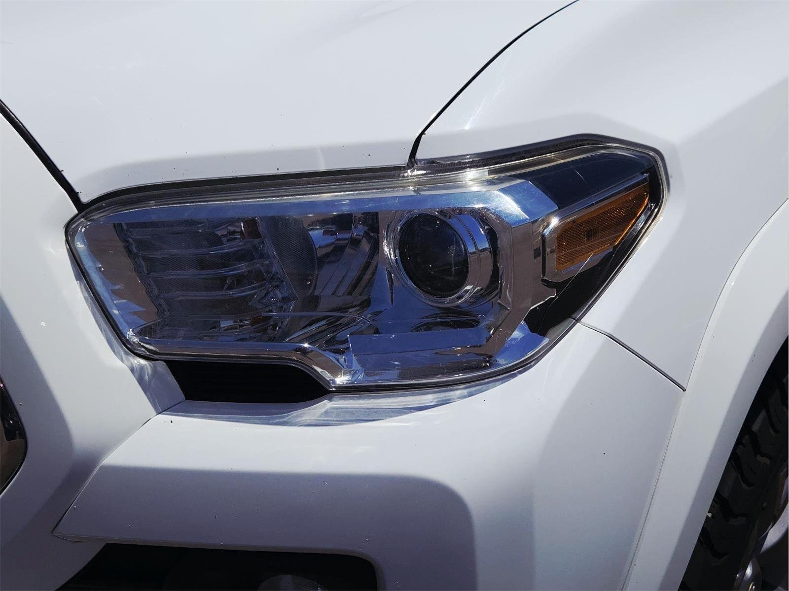 Used 2019 Super White Toyota SR5 image 14