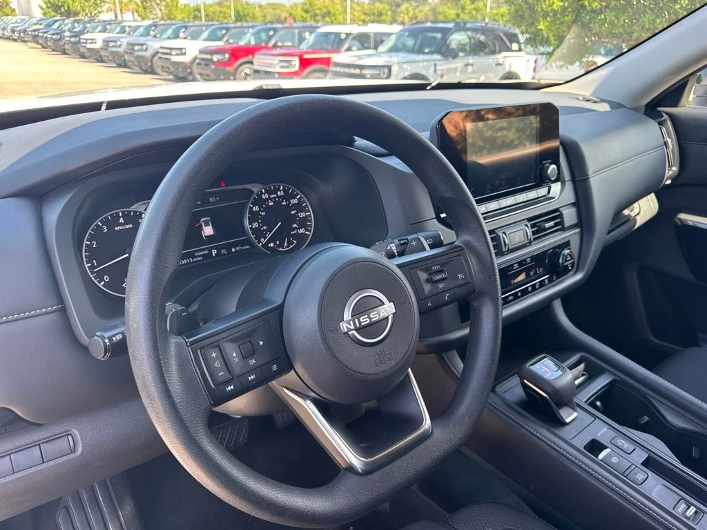 Certified Used 2023 Glacier White Nissan S image 9